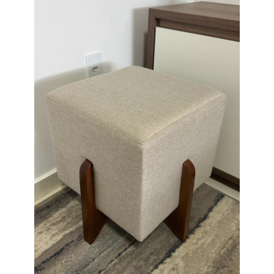 Pouf carré de luxe IRIS avec pieds en bois massif lin beige