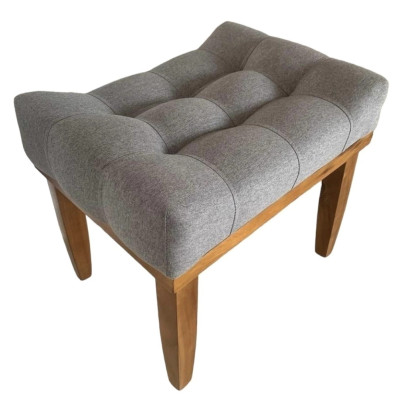 Pouf tabouret VIOLETTE avec pieds en bois massif et tissu en lin gris Pouf tabouret VIOLETTE avec pieds en bois massif et tissu en lin gris