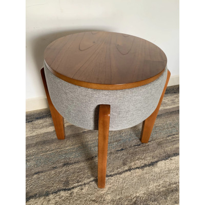 Pouf TULIPE avec pieds et plateau en bois massif et tissu en lin gris Pouf TULIPE avec pieds et plateau en bois massif et tissu en lin gris